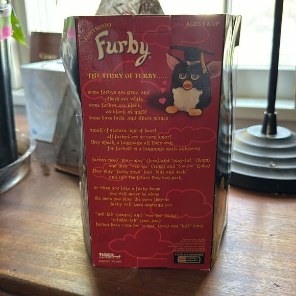SPECIAL 1999 LIMITED EDITION RARE MISPRINT BOX GRADUATION FURBY #70-886 - Picture 5 of 6